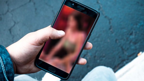 एडल्ट वेबसाइट में ज्यादातर महिलाएं 18 से 20 वर्ष के बीच