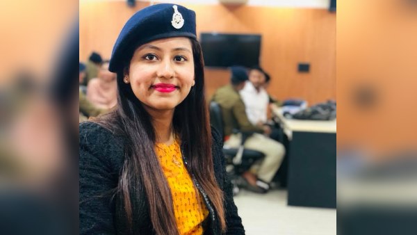 आईएएस परीक्षा की तैयारी कर रही हैं प्रिया वर्मा आईएएस परीक्षा की तैयारी कर रही हैं प्रिया वर्मा