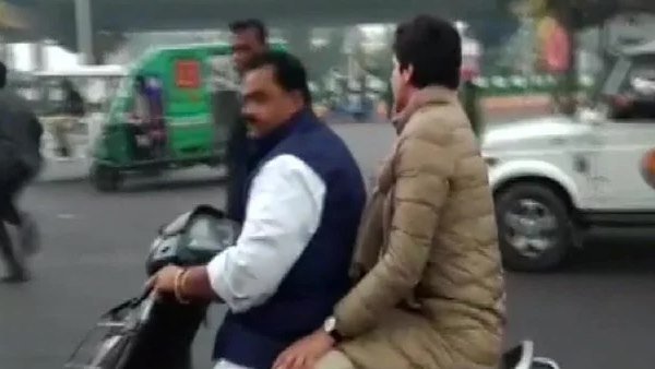 मोदी-योगी विरोधी चेहरा बनने की कोशिश