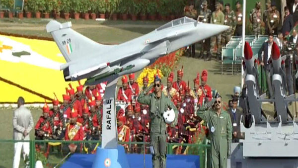 Republic Day Live: राजपथ पर दुनिया देख रही भारत का शौर्य