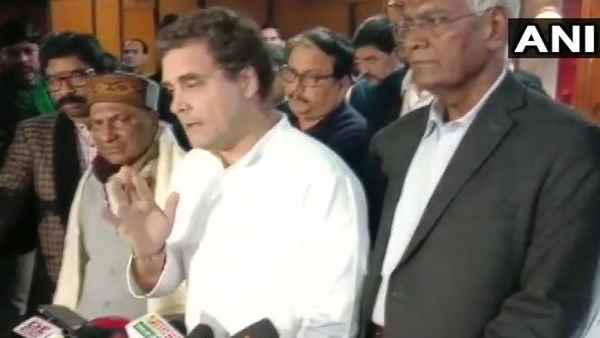 'छात्रों की आवाज नहीं दबा सकते हैं'