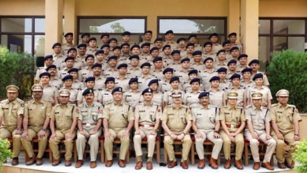 इन पदों पर लगी राजेन्द्र की नौकरी इन पदों पर लगी राजेन्द्र की नौकरी