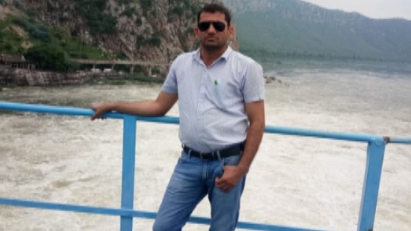 दिन में बच्चों को पढ़ाते रात को खुद पढ़ते दिन में बच्चों को पढ़ाते रात को खुद पढ़ते