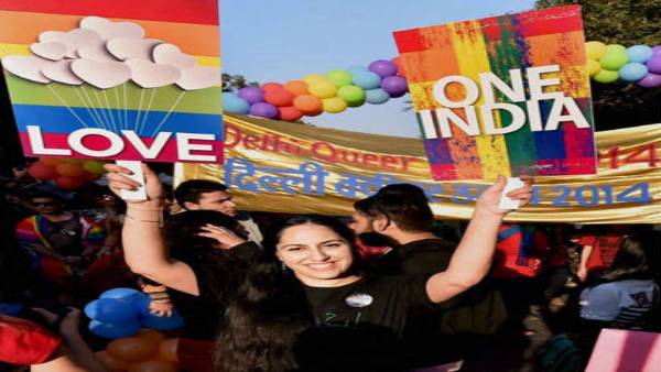 वर्ष 2015 में LGBTQ के पक्ष में जेएनयू छात्रों ने किया रेनबो वॉक