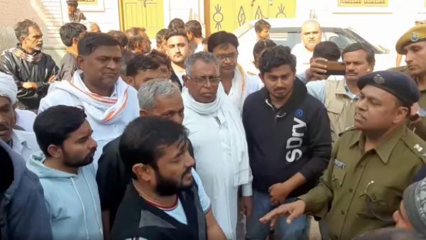 jalore raniwara khurd man Crying front of MLA Narayan Singh Dewal