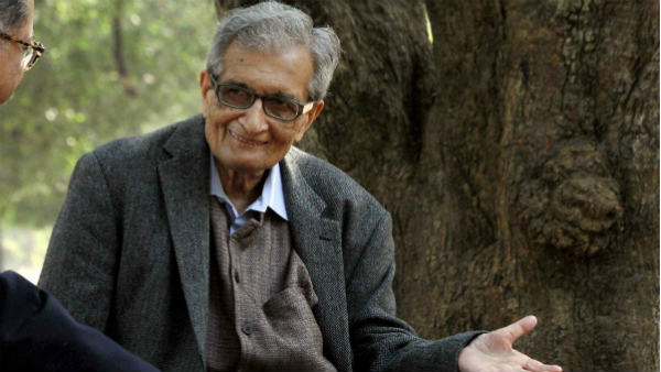 'विश्वविद्यालयों को अपना प्रतिद्वंद्वी मानने लगी है सरकार'