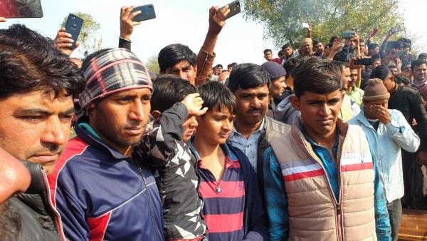  शहीद की पार्थिव देह पर पुष्पवर्षा