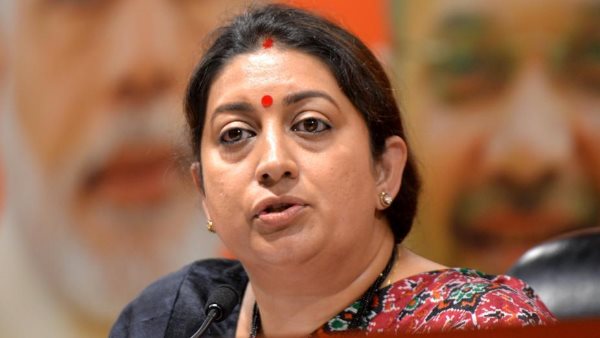 स्‍मृति ईरानी ने दिखाया अलग अंदाज