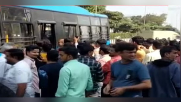 Surat: city bus conductor refuses to give ticket after taking money from Passengers Surat: city bus conductor refuses to give ticket after taking money from Passengers