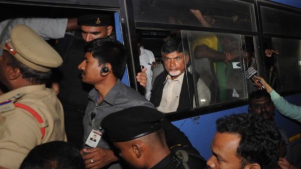 विरोध कर रहे टीडीपी चीफ चंद्रबाबू नायडू को हिरासत में लिया गया