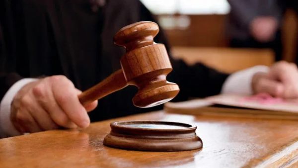 पति ने की तलाक की मांग पति ने की तलाक की मांग