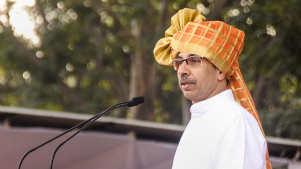 उद्धव ने कहा है कि सुप्रीम कोर्ट का इंतजार करेंगे