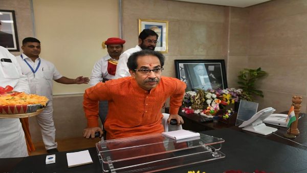 मुख्यमंत्री पद को छोड़कर सरकार में शिवसेना के हाथ में कुछ नहीं लगा