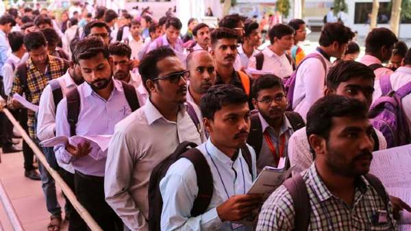 युवाओ में योग्यता और कल्पनाशील तकनीक का अभाव 