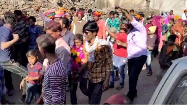  206 छह वोटों से जीती