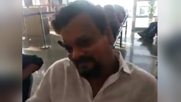 एयरपोर्ट पर महेश विक्रम हेगड़े को लड़कियों ने घेरा