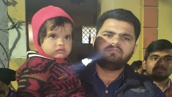 पत्नी ने बचने के काफी प्रयास किया पत्नी ने बचने के काफी प्रयास किया