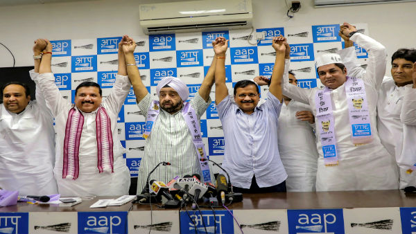  30 टिकटों को लेकर आप पर सवाल