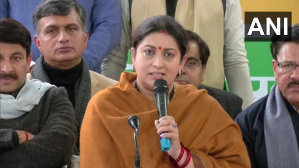 महाराष्ट्र कब तक वीर सावरकर का अपमान सहेगीः स्मृति ईरानी