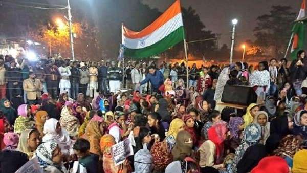 'शाहीन बाग' पर सियासत जारी