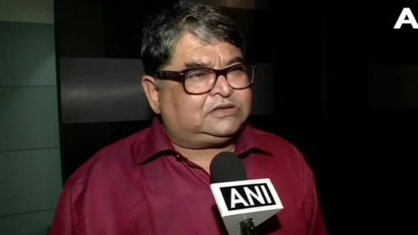 सावरकर के पौत्र की मांग, कांग्रेस सेवा दल के खिलाफ केस दर्ज हो