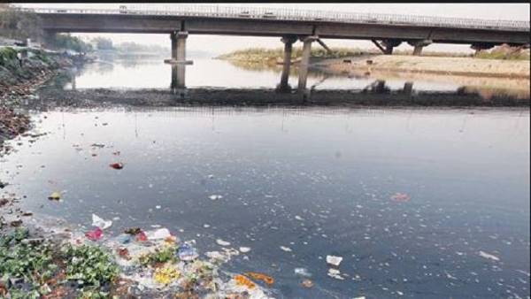 प्रतिदिन 200 मिलियन से अधिक कचरा यमुना में गिर रहा 