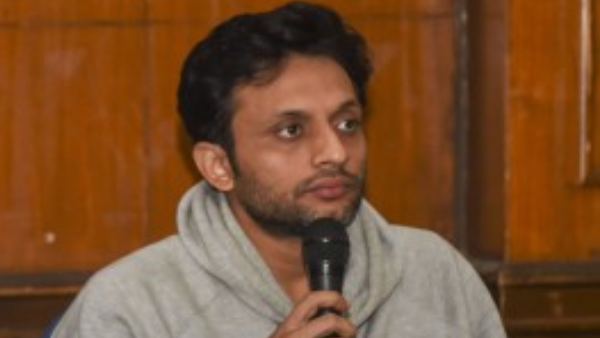 छात्रों से डरती है सरकार: जीशान