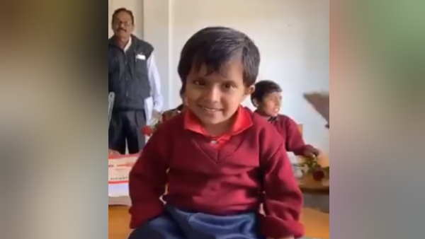 मासूम ने सुनाया गाना