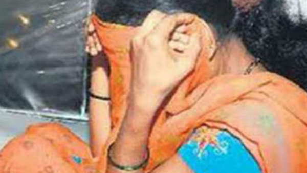 पत्नी के शरीर पर डाल दिया काला तेल