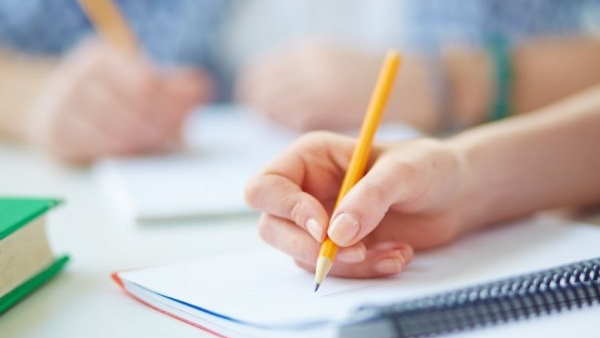 एक युवक अपने भाई की जगह देने आया था परीक्षा