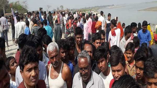 bihar gopalganj major boat accident six people missing two dead body found bihar gopalganj major boat accident six people missing two dead body found