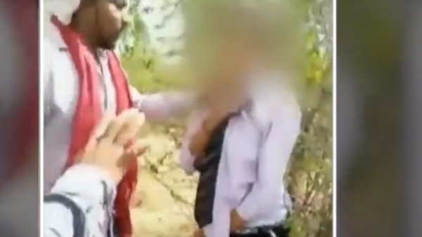 लड़की के साथ की छेड़खानी 