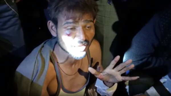 भीड़ ने पुलिस पर भी किया पथराव भीड़ ने पुलिस पर भी किया पथराव