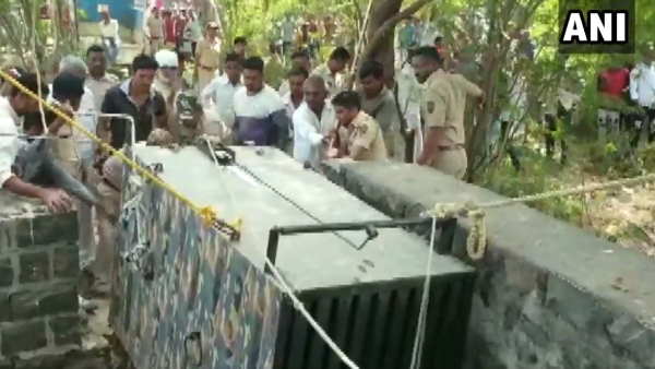 करीब 4 घंटे तक चला रेस्क्यू ऑपरेशन करीब 4 घंटे तक चला रेस्क्यू ऑपरेशन