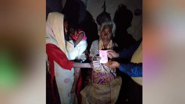 परिवार को पहुंचाया गया राशन