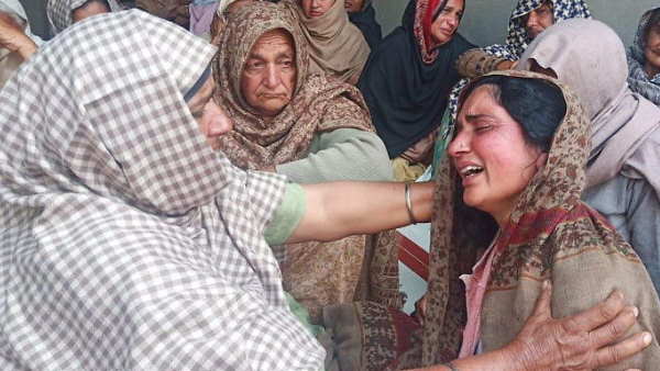 मृतक की मां की शिकायत के आधार पर पुलिस ने दर्ज किया केस मृतक की मां की शिकायत के आधार पर पुलिस ने दर्ज किया केस