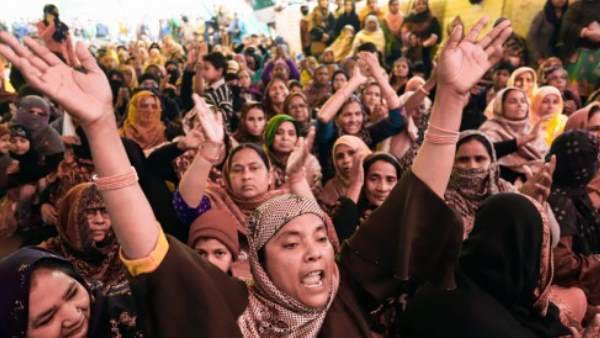 बच्चे की मौत के बाद भी परिवार प्रदर्शन में ले रहा है हिस्सा