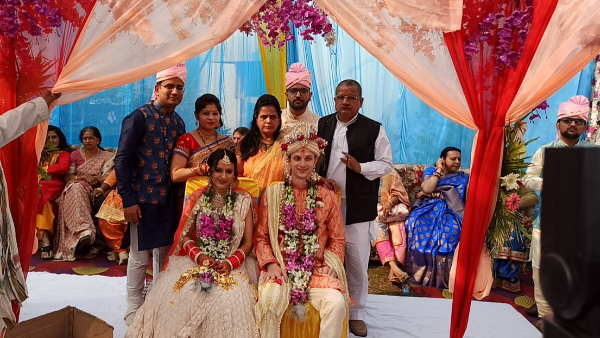 एक दर्जन बारातियों के साथ पहुंचा विदेशी दूल्हा