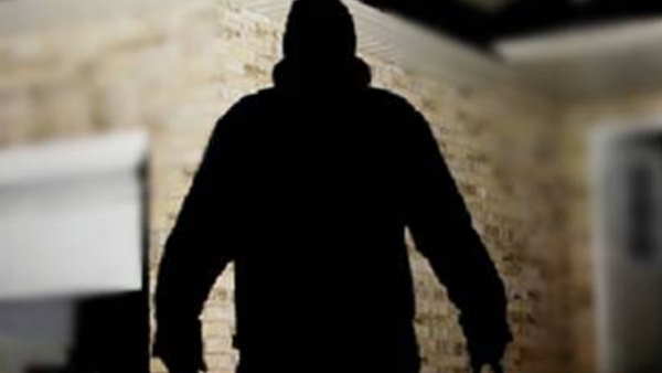 रिटायर्ड कर्नल घर पर नहीं थे