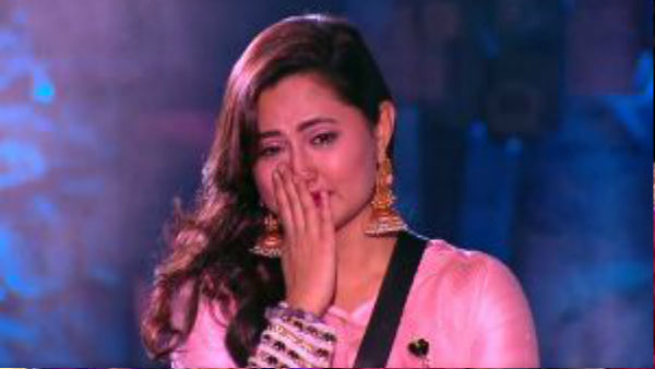  OUT हुईं रश्मि देसाई