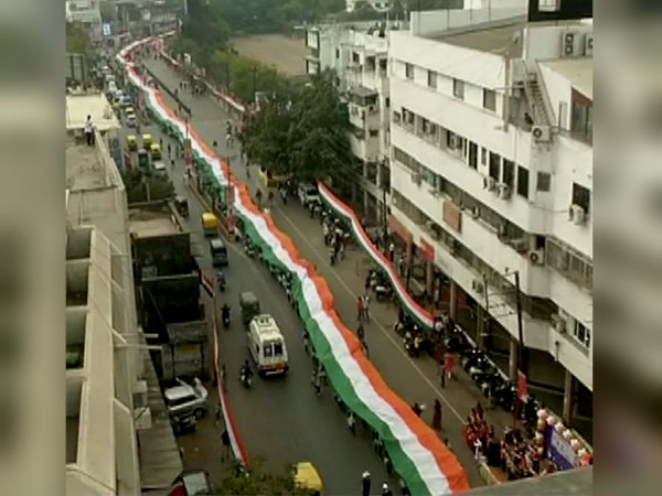 'I Support CAA' का बैनर दिखा 'I Support CAA' का बैनर दिखा