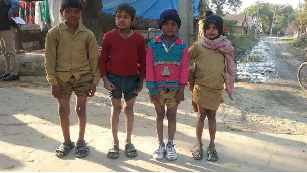 नाले का गंदा पानी पीने को मजबूर नाले का गंदा पानी पीने को मजबूर