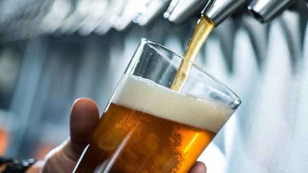 कुएं को साफ किया जा रहा