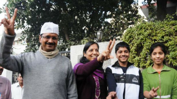 केजरीवाल ने सुनीता को गले लगाकर कहा था-Thank You केजरीवाल ने सुनीता को गले लगाकर कहा था-Thank You