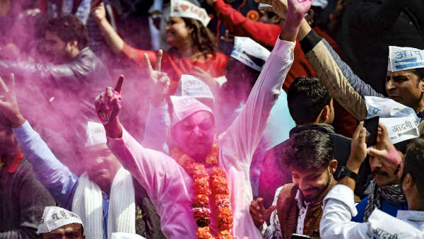 दिल्ली चुनाव में आप की एकतरफा जीत दिल्ली चुनाव में आप की एकतरफा जीत