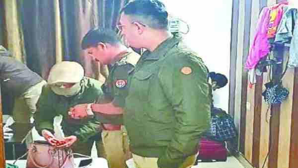 पुलिस ने मारा होटल ताज हैवन में छापा