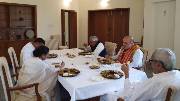 लंच के बाद रैली में ममता पर निशाना साधते दिखे शाह लंच के बाद रैली में ममता पर निशाना साधते दिखे शाह