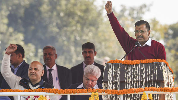 सीएम केजरीवाल ने 4 लोगों दिल्ली वालों से मिलवाया