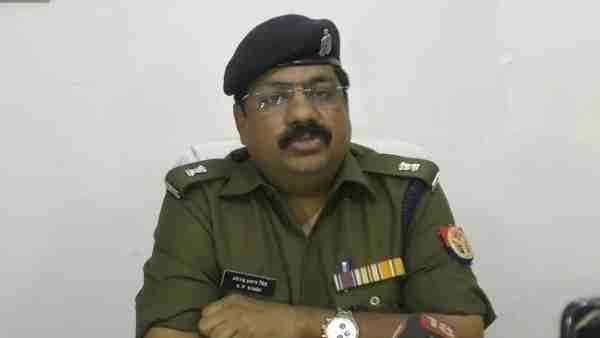 कार और पांच लाख रुपए भी दिए थे