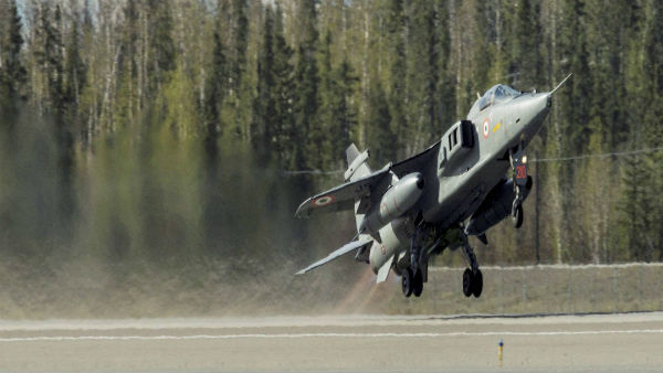 लाहौर की तरफ जगुआर 